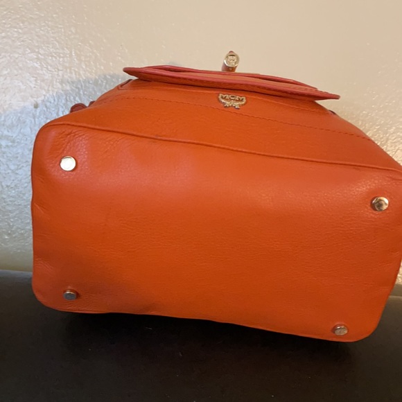 ๐AUTHENTIC MCM ORANGE SHOULDER  BAG๐ - Picture 10 of 17